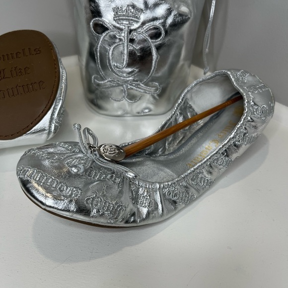 Juicy Couture Silver Leather Logo Embroidered Ballet Flats Fold Up with … - Picture 3 of 11